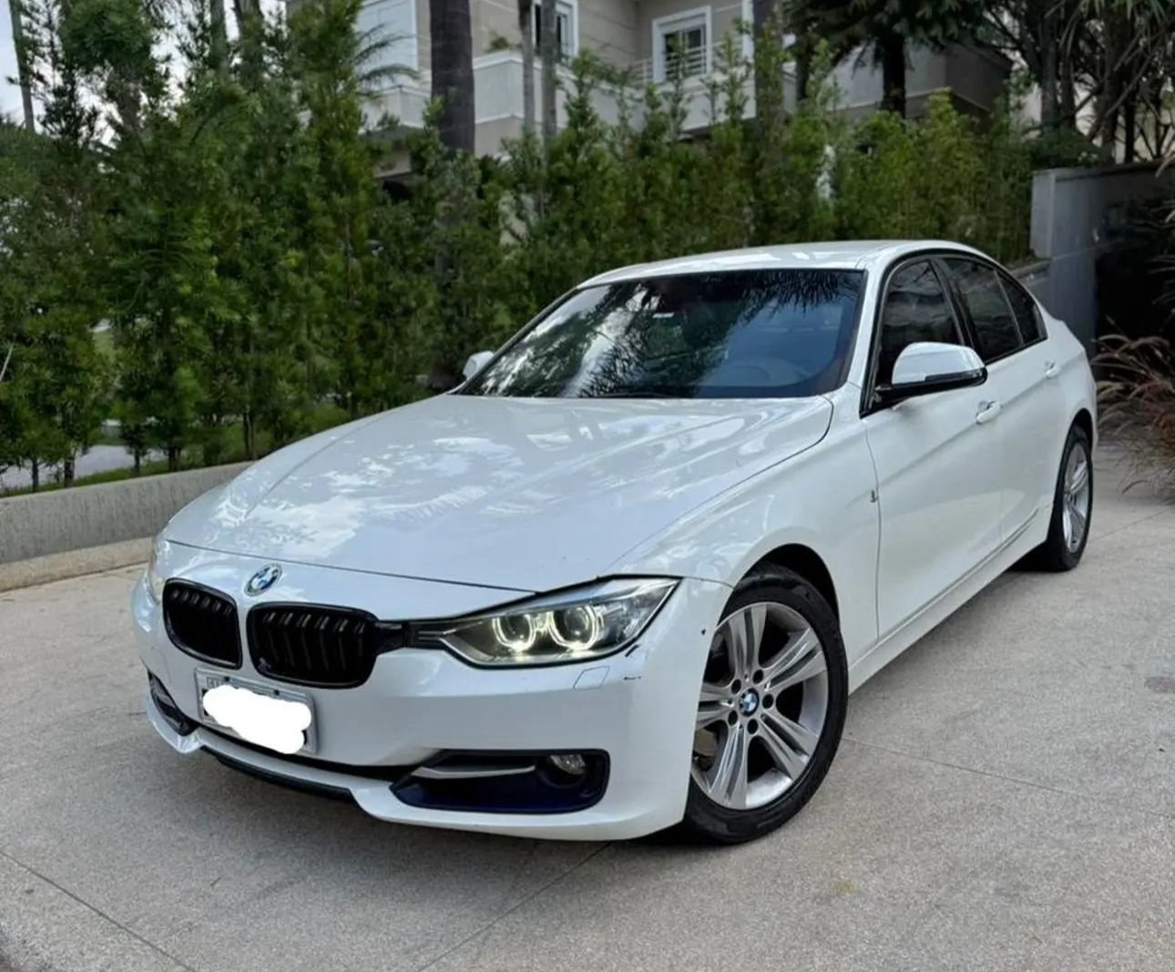 BMW arrematado em leilão judicial